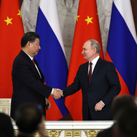 Putin and Xi Jinping shaking hands