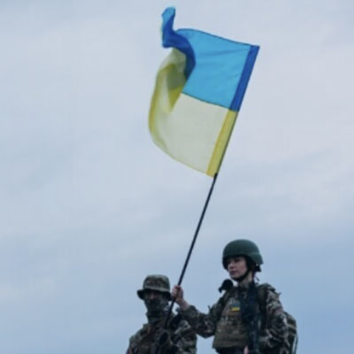 Two soldiers with the Ukrainian flag