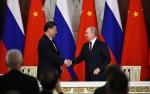 Putin and Xi Jinping shaking hands