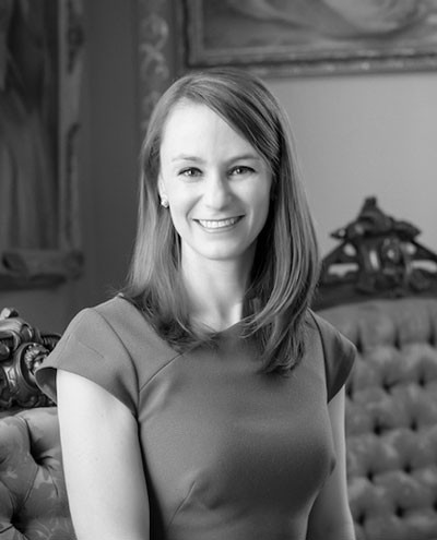 Sheena Grietens sitting on a chair