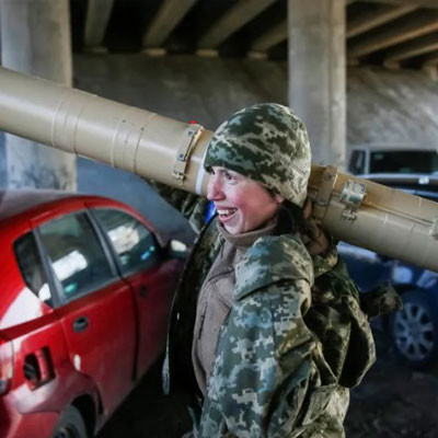 A Ukrainian service member in the Kyiv region